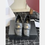 CC Flat Turnlock loafers
